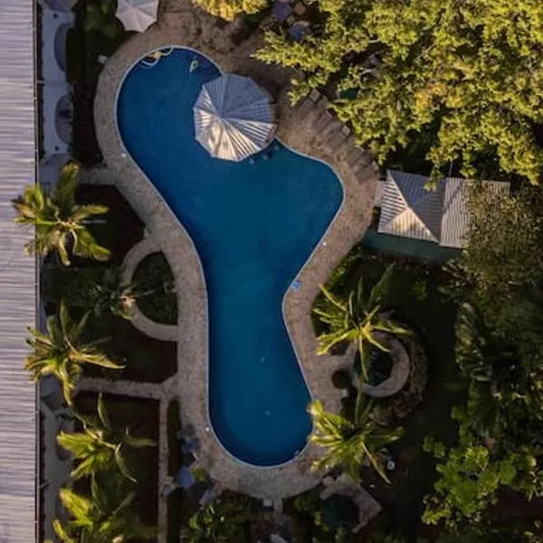 Lovely Condo near monkey habitat and beach, hotel v destinaci Quepos