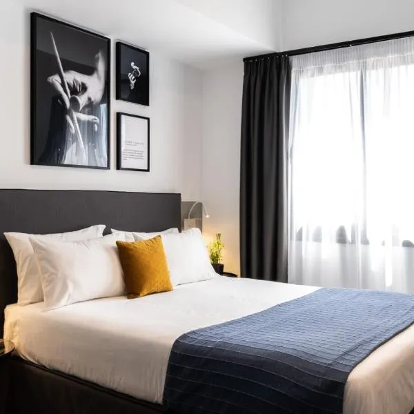 Play Theatrou Athens a member of Brown Hotels, hotel a Atenes