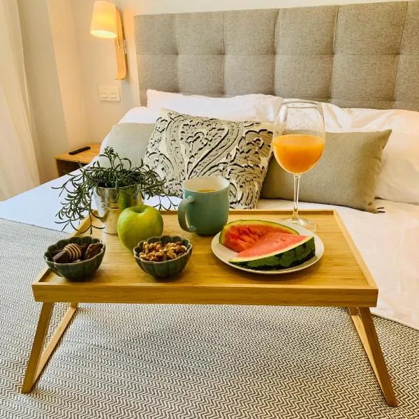 Sea view luxury new apartment Marbella Port, hotel u gradu 'Marbella'