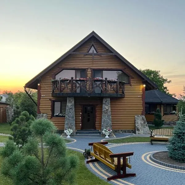 Rodynne Gnizdo, Hotel in Potschajiw