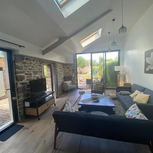 Le Cottage De La Baie, hotel in Carolles