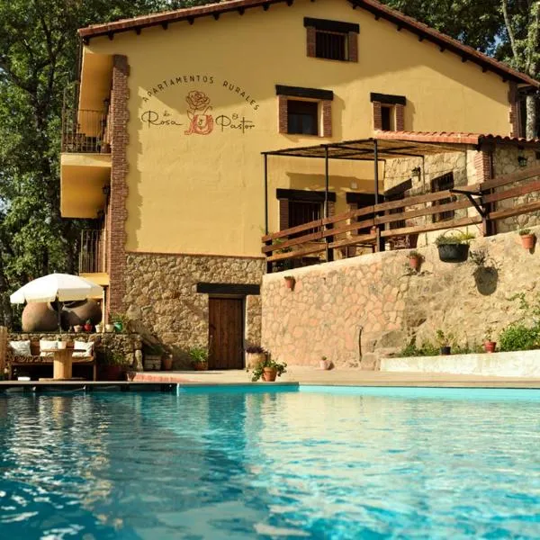 Apartamentos La Rosa y El Pastor, hotel i Guijo de Santa Bárbara
