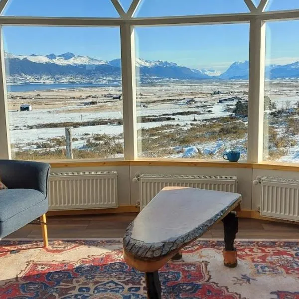 Dome with Stunning Glacier & Mountain Views, hotel in Puerto Natales