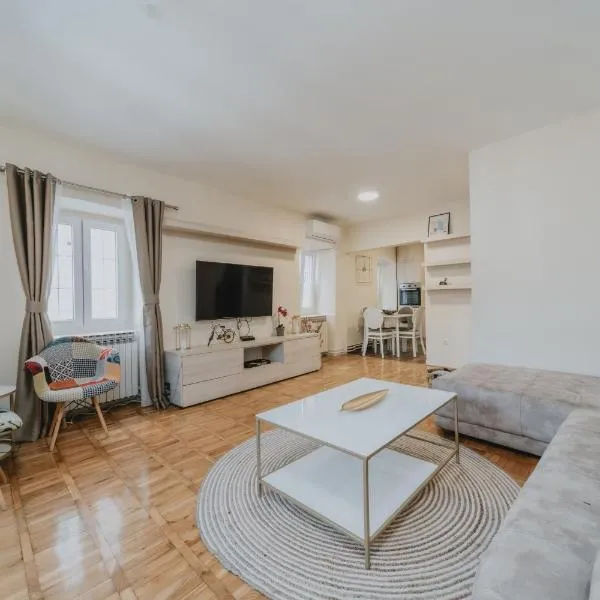 Regina apartments, hotel in Budva