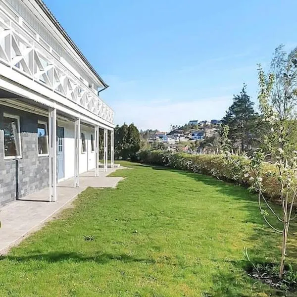 Romslig og fin leilighet 17 min til Kristiansand Centrum, hotel v destinaci Nodeland
