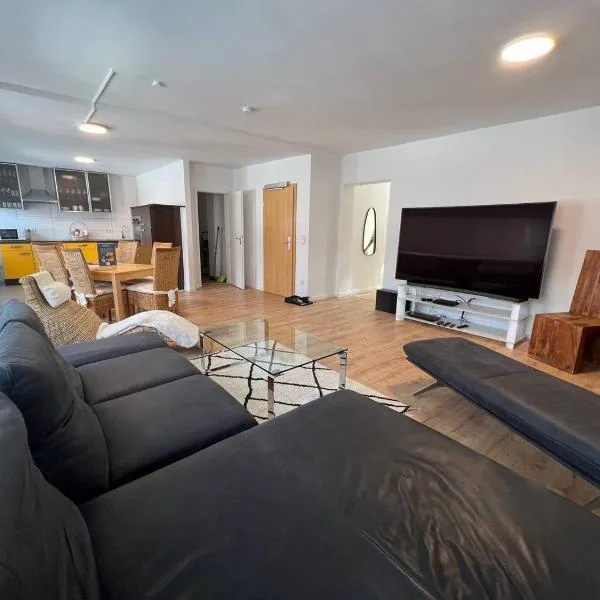 Suite 110qm nahe Rhein, hotel in Krefeld