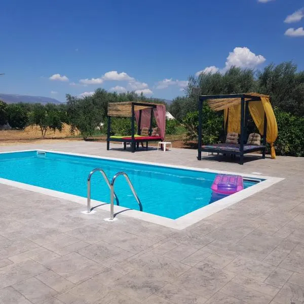 Eco Glamping with Pool between Nafplio and Argos, отель в городе Аргос