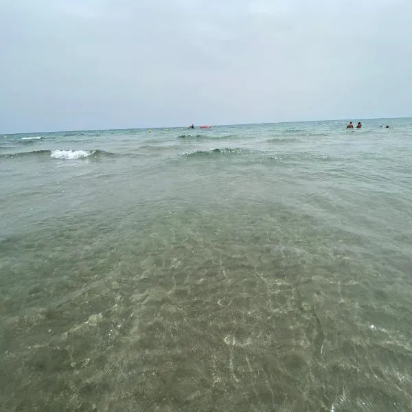 Orihuela Costa 3 bdr condo on La Zenia beach with patio，位于奥里韦拉的酒店