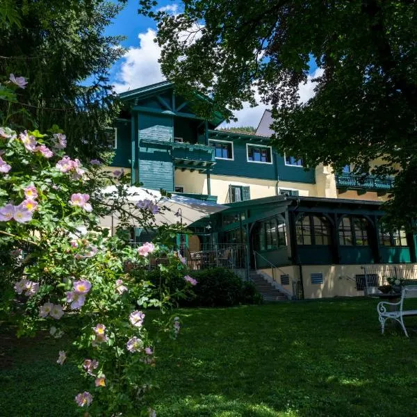 Landhotel Pacher, hotel v destinaci Obervellach
