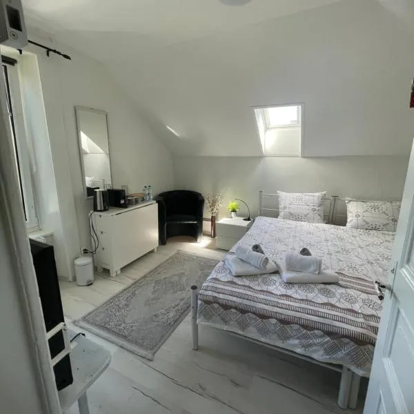 La Maison Bleue à 2 pas du Lac du Neuchâtel, ξενοδοχείο σε Hauterive