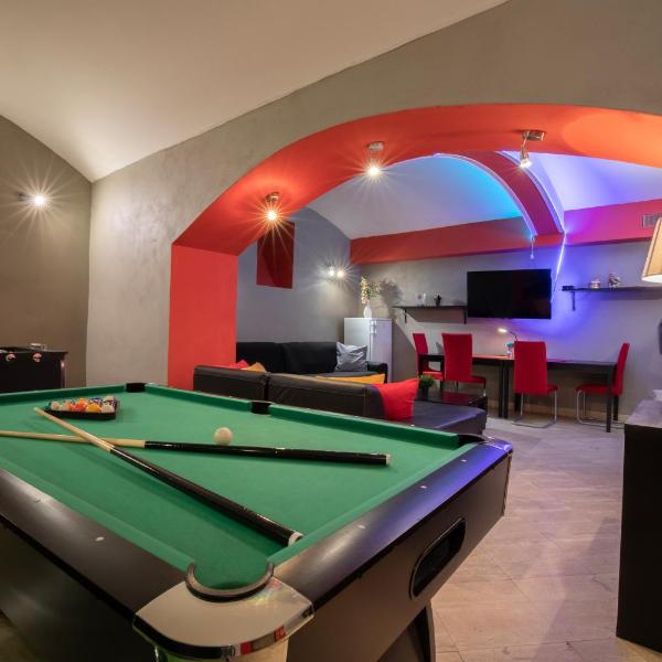 Party Underground with Pooltable