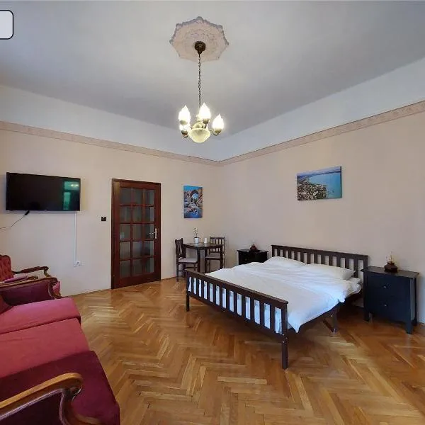 Gosztonyi Villa, hotel v Siofoku