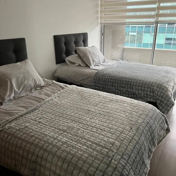 18 Metros , Costado Clinica las Condes ,hasta 5 personas, hotel in Santiago