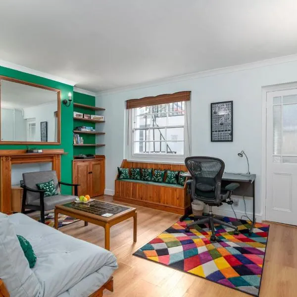 Fantastic 1 bedroom apartment with private patio, hotel in London
