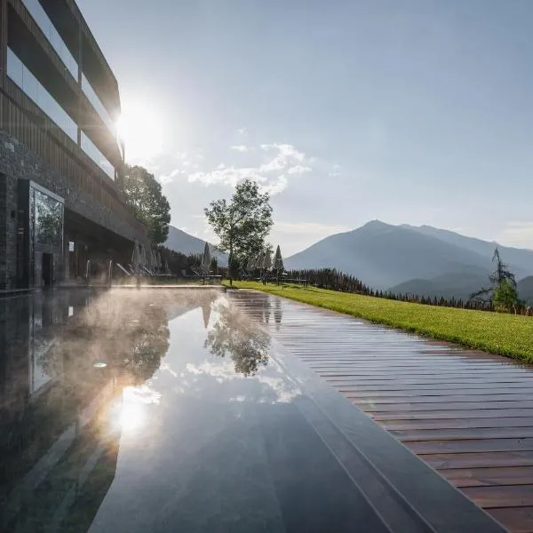 Hotel Schopfenhof, hotel em San Candido