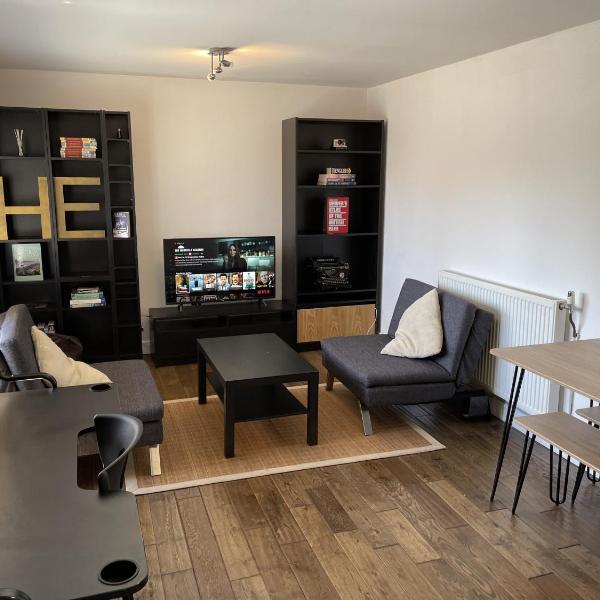 Beautiful apartment right off of Broadway Market