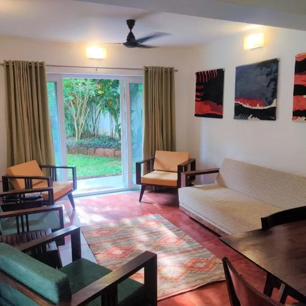 Jungle Hut-Annabelle's Beach Apartments at Bernard Simao,Calangute,Goa, hotel a Candolim