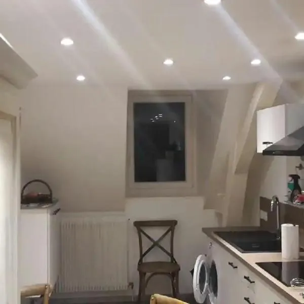 Beau studio au calme proche de la cathédrale, khách sạn ở Autun