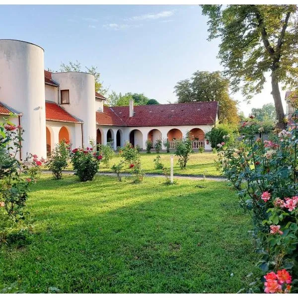 Gosztonyi Villa, hotel v Siofoku