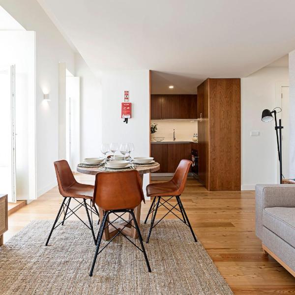 Stunning Duplex Near River by LovelyStay, Oporto