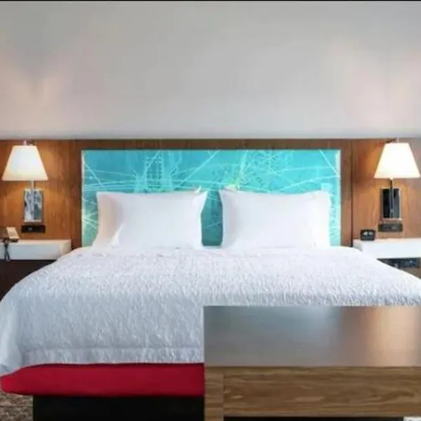 Hampton Inn & Suites Howell，位于Howell的酒店