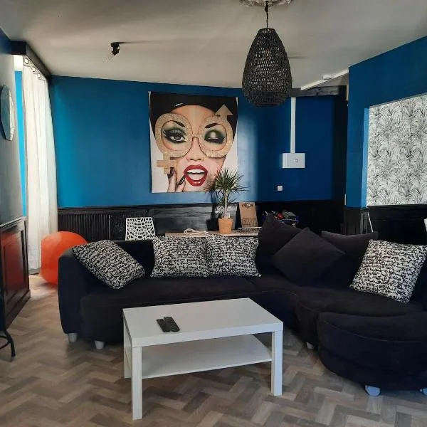 DUPLEX place du marché, ξενοδοχείο σε Saint-Jean-dʼAngely