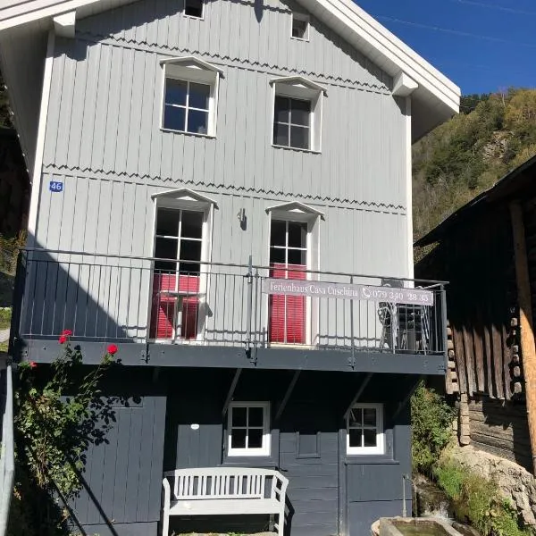 Casa Cuschina - mit Sauna in der schönen Surselva，位于Danis的酒店