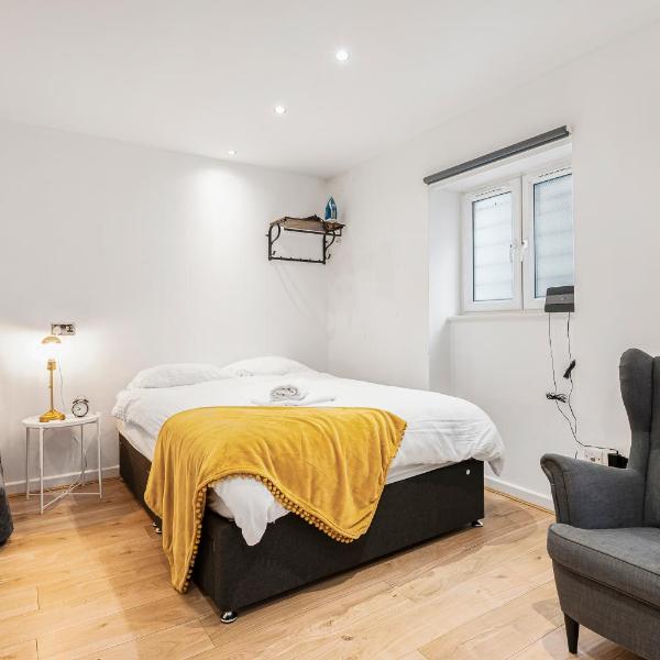 Beautiful Hyde Park Studio Flat