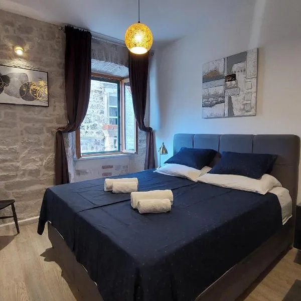 Central Palace Apartment Šibenik – hotel w Szybeniku