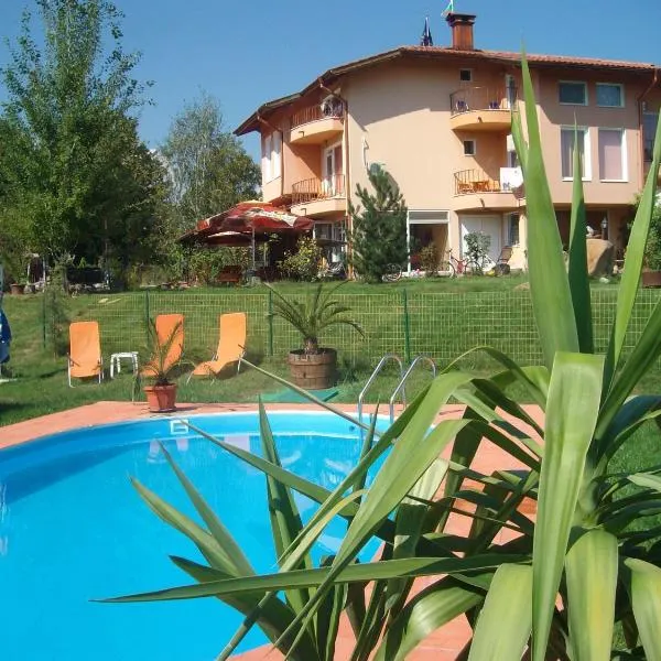 Sveti Georgi Family Hotel, hôtel à Varshets