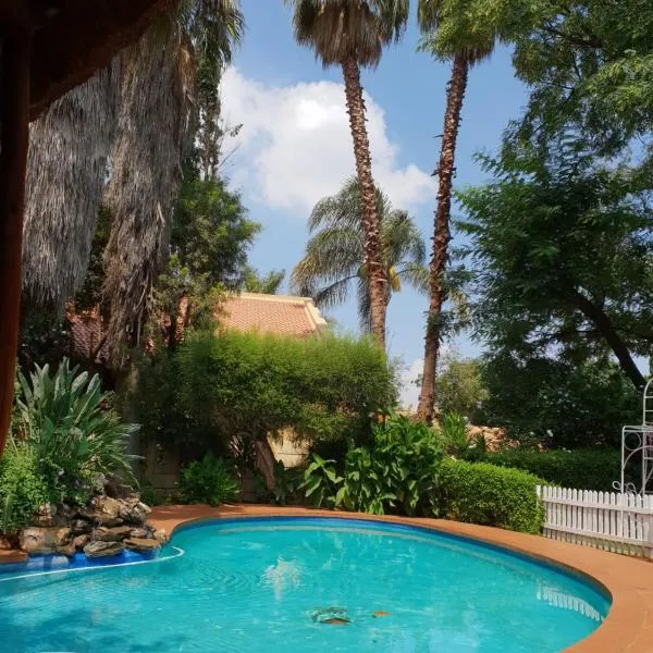 "O Sole Mio" Self catering studio apartment in Bedfordview, מלון בBedfordview