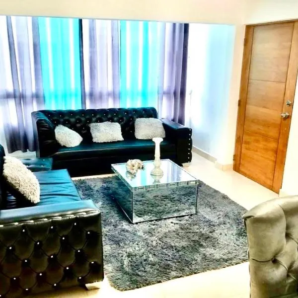 Acogedor apartment , seguridad las 24 horas , Cibao International Airport 8 minutos, Centro de Santiago 10 Minutos , Tamboril la capital mundial del cigarro 10 minutos, hotel in Licey al Medio