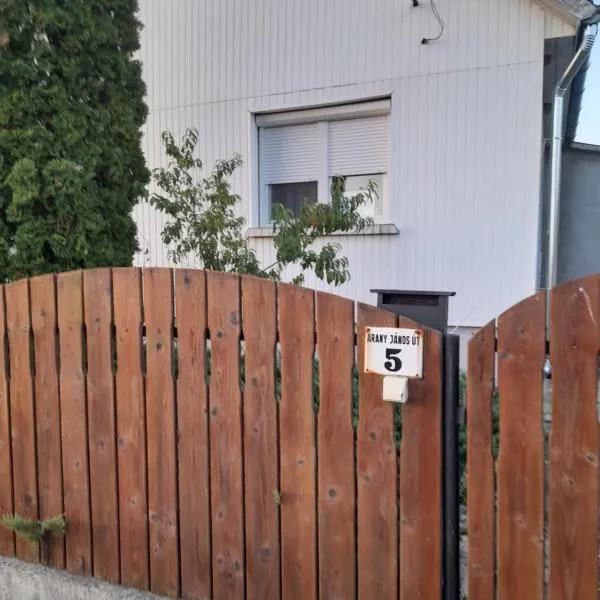 Edit vendégház Szabolcsveresmart, hotel in Szabolcsveresmart