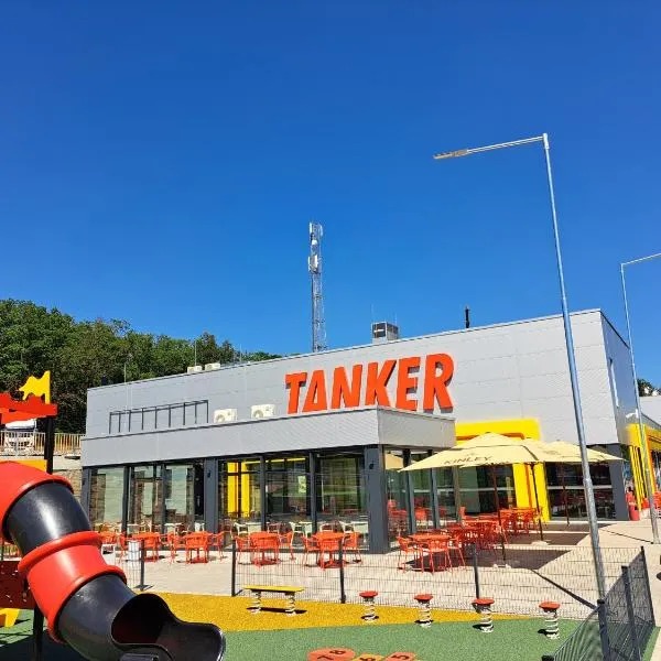 TANKER Apartments & Bistro Čaradice, ξενοδοχείο σε Čaradice