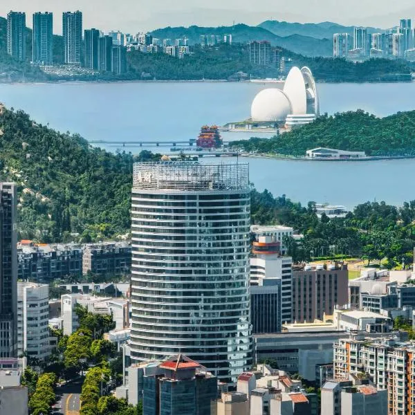 珠海粤财皇冠假日酒店-含酒店至长隆海洋王国免费单程班车，位于珠海的酒店