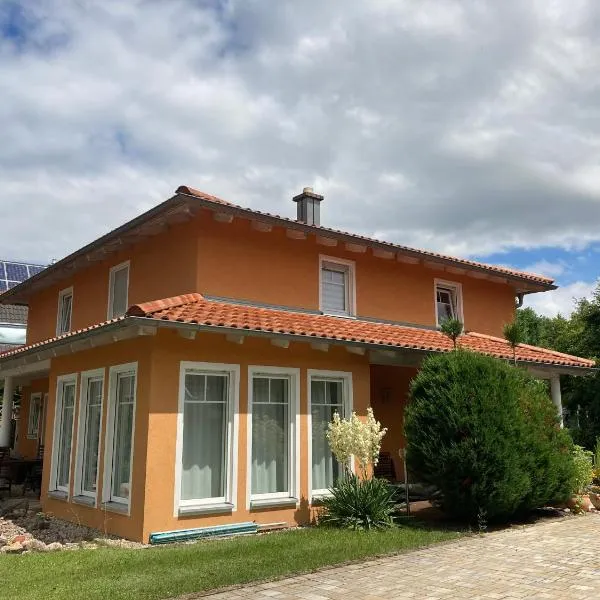 Villa Toskana Wohnung 1, hotell sihtkohas Wackersdorf