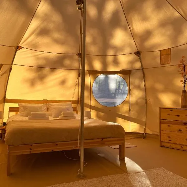 Flore's Garden Glamping, hotel in Bran