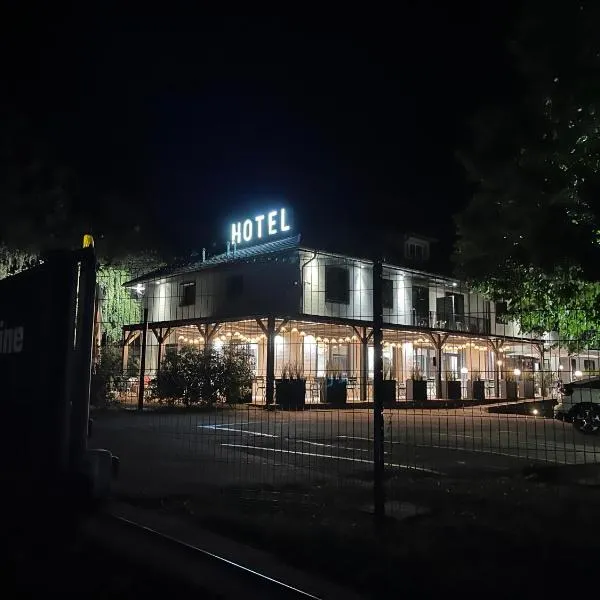 Hôtel Logis Restaurant La Fontaine, Hotel in Mantry