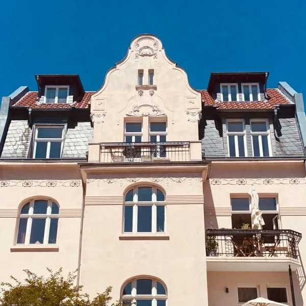 Jugendstil-Altbauwohnung mit Dachterrasse direkt an der Karlsaue, hotel v destinaci Kassel
