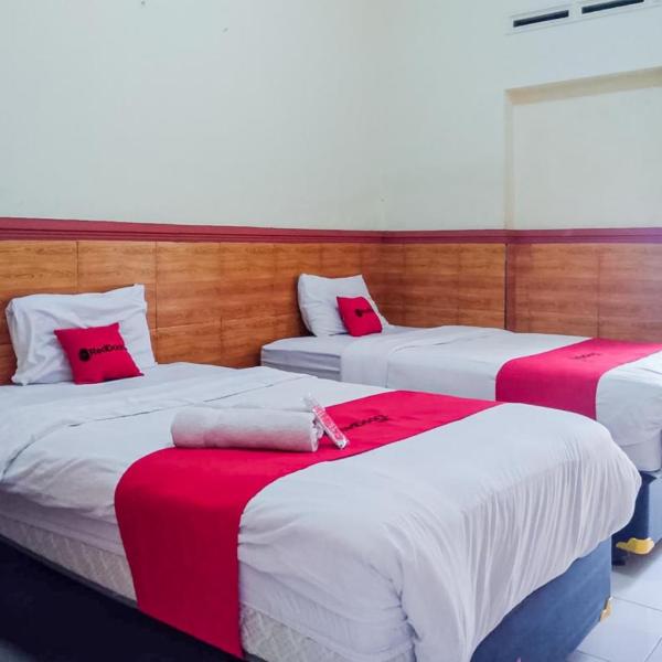 RedDoorz Syariah At Griya Soeratin Pacitan