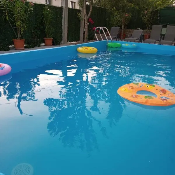 Casa Pestera Ponicova, hotel in Dubova