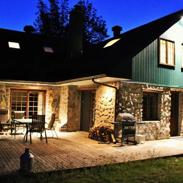Chalet Rustique CRDS Tremblant, hôtel à Lac-Supérieur