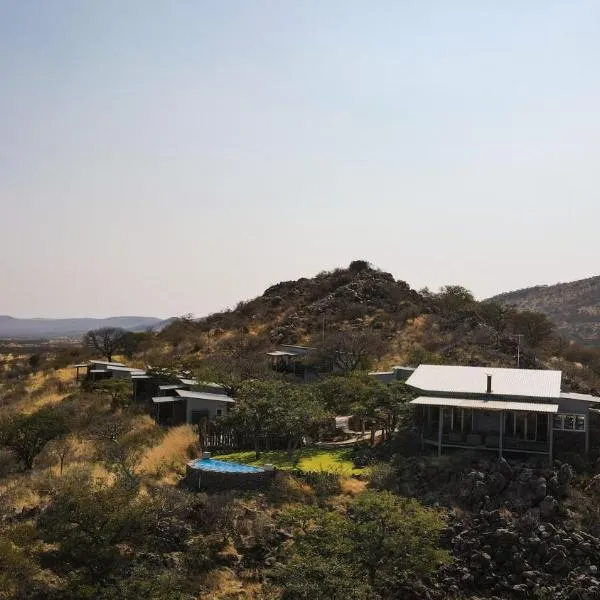 Mountain Peak Game Lodge and Camping, hotel in Ozongaka
