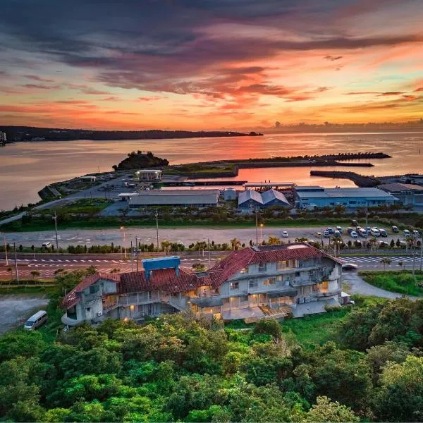 Buzz Resort, hotel in Onna