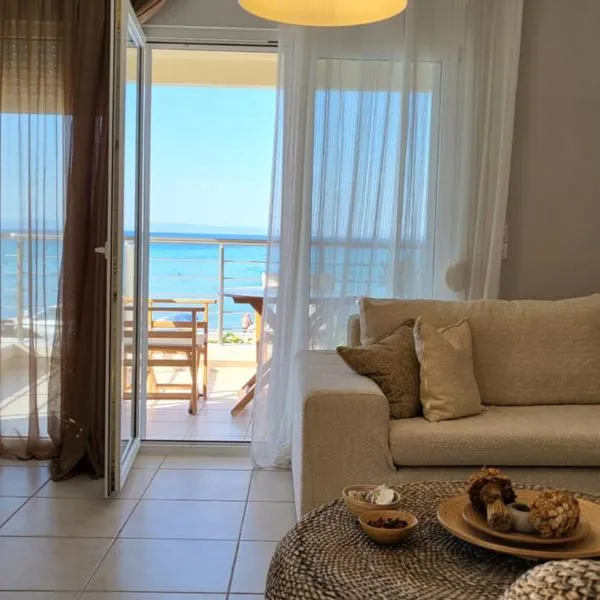 Evita Maisonette, Elegant Beachfront apt, Polychrono, ξενοδοχείο στο Πολύχρονο