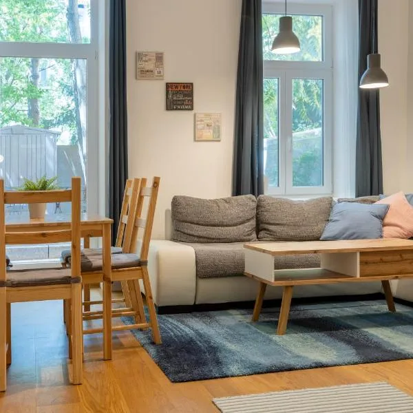 Cozy Apartment, 2 Private terraces, 8 min to city center, hotel in Vienna