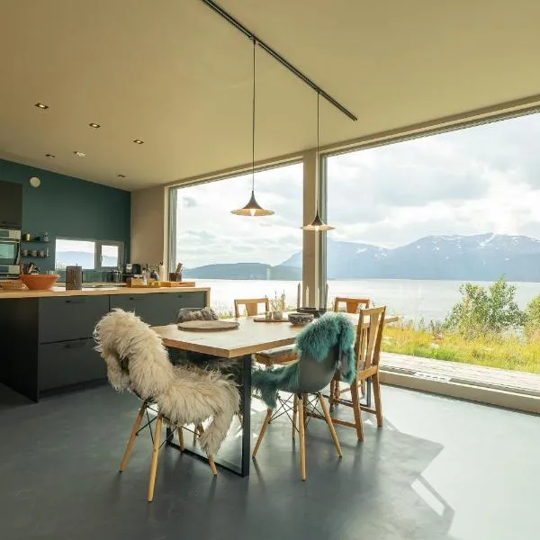 Indulge in beautiful nature and amazing views.、Mortenhalsのホテル