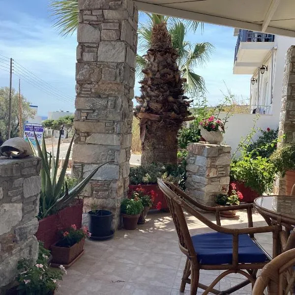 Manos Rooms, hotel u gradu Megas Gialos - Nites