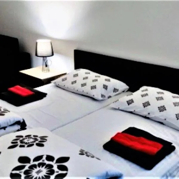 Pokoje KRASKA 36, hotel in Łomża