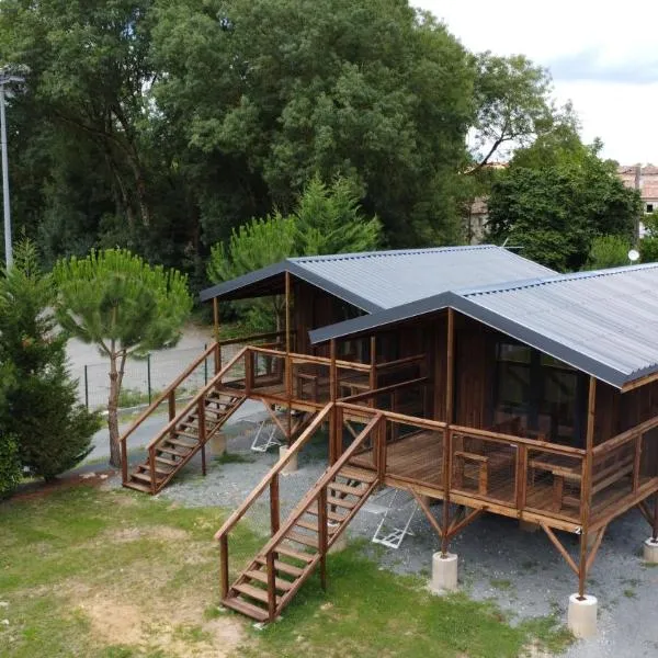 Camping belle rivière, hotel v destinaci Chaniers